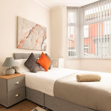 3-Bedroom Home In Liverpool L15 With Free Parking エクステリア 写真