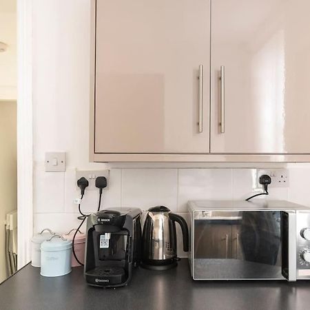 3-Bedroom Home In Liverpool L15 With Free Parking エクステリア 写真