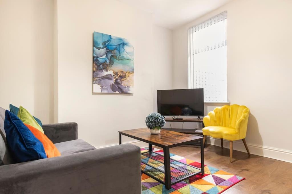 3-Bedroom Home In Liverpool L15 With Free Parking エクステリア 写真