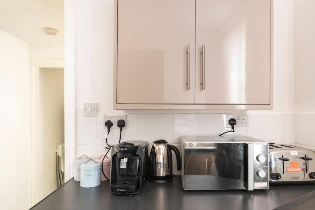 3-Bedroom Home In Liverpool L15 With Free Parking エクステリア 写真