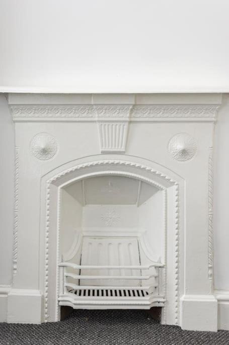 3-Bedroom Home In Liverpool L15 With Free Parking エクステリア 写真